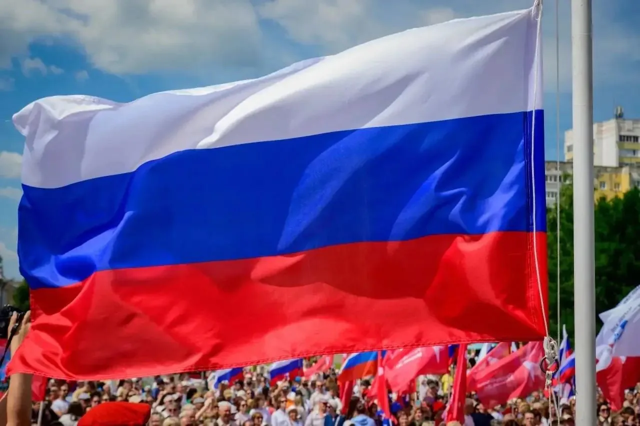 🇷🇺 Глава республики Юрий Зайцев поздравил жителей Марий Эл с Днем Государственного фл...