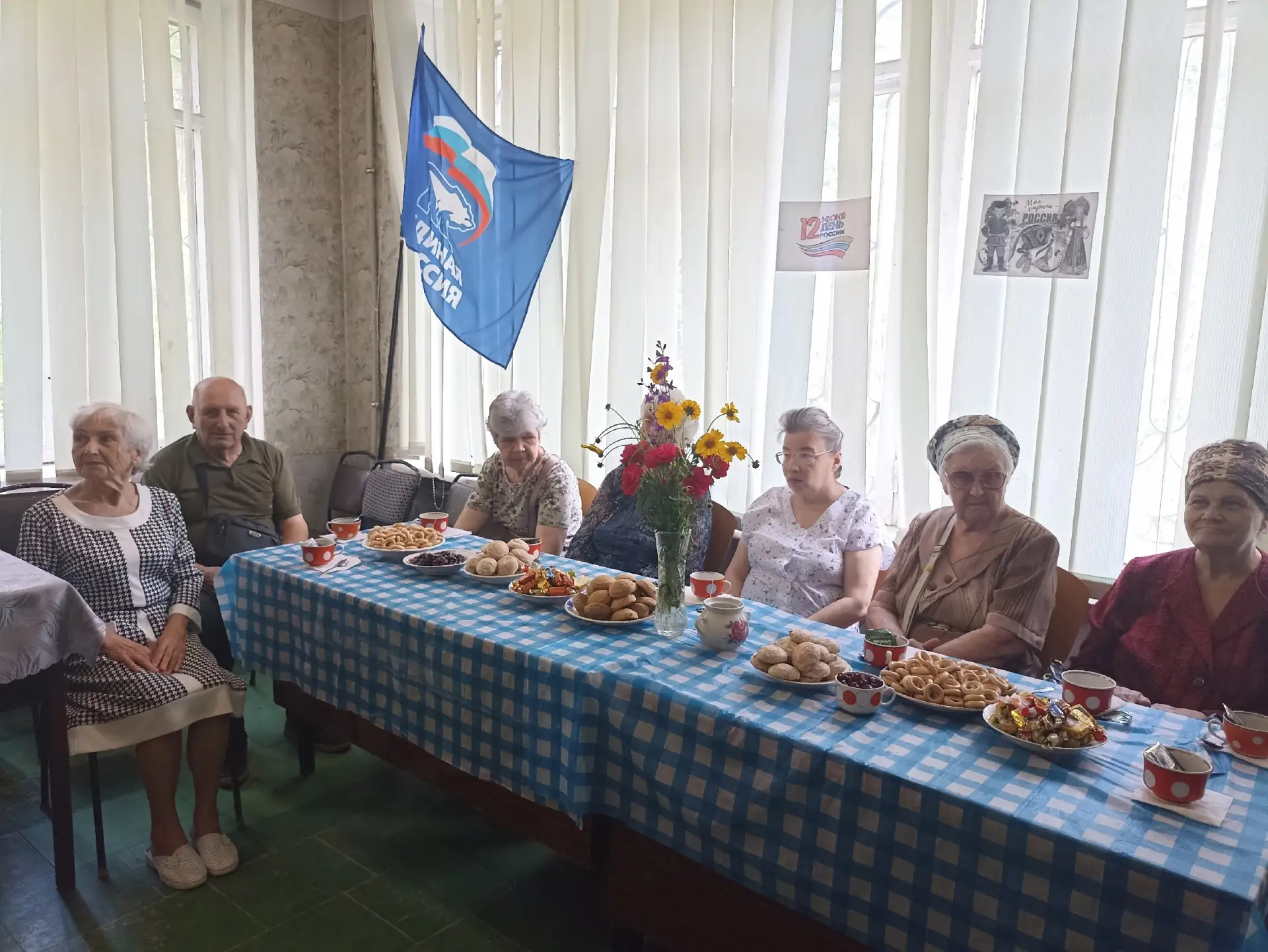 Праздник патриотизма и тепла: День России в Центре социального обслуживания населения

В Центре соци