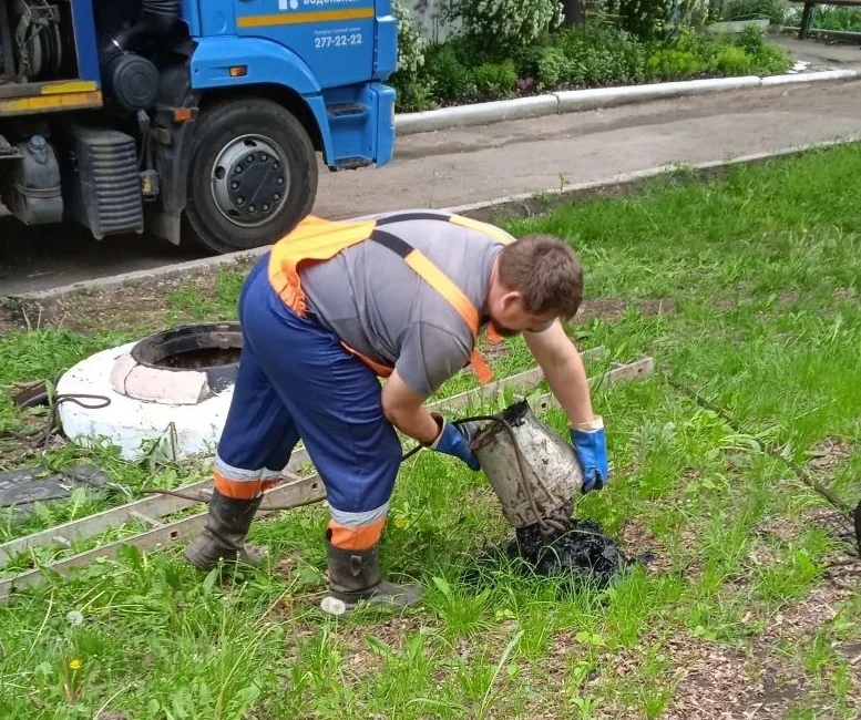 Слаженная работа: специалисты "Вода Донбасса" и Нижнего Новгорода ремонтируют объекты в Харцызске  ✅
