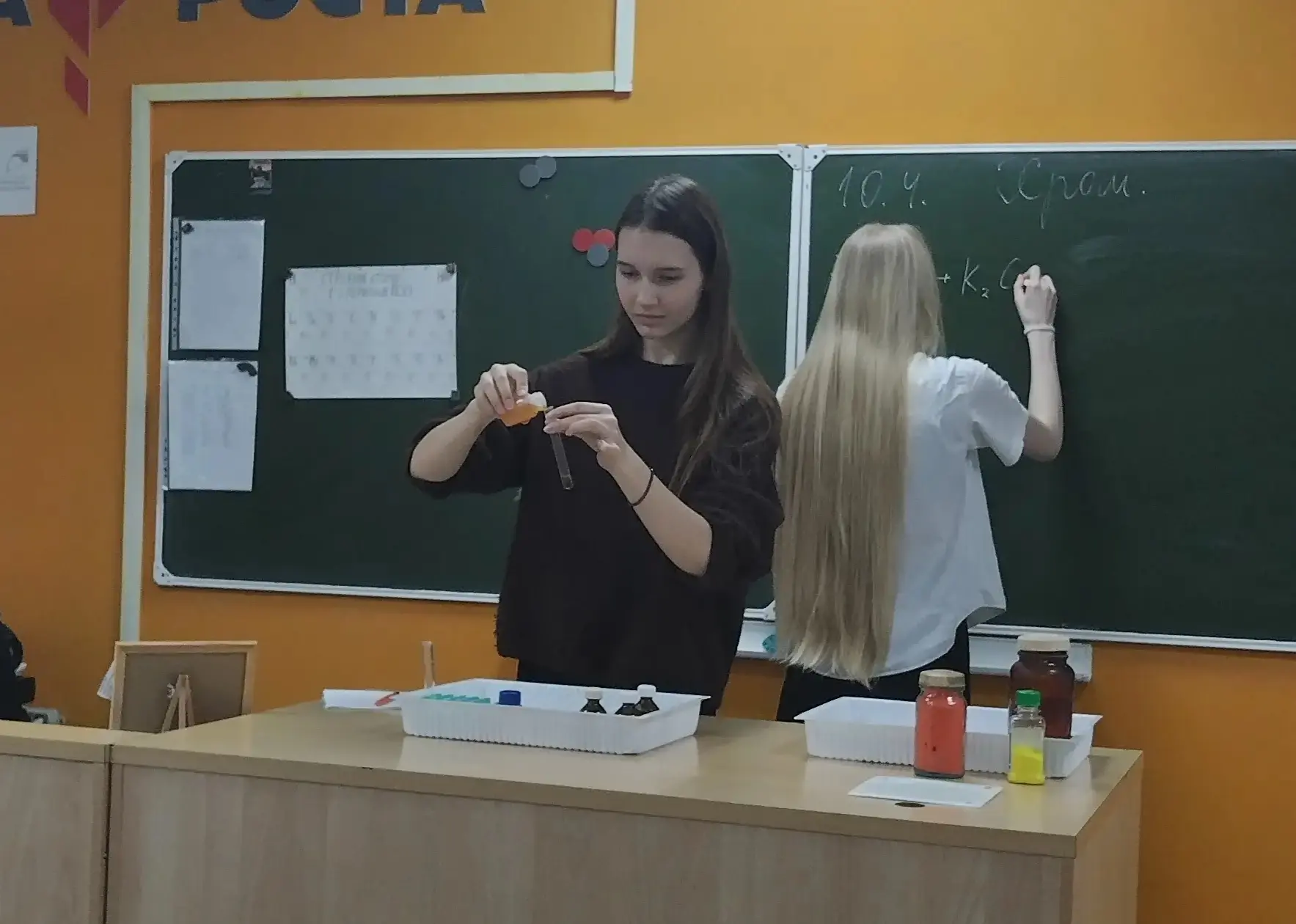 🧪 Хром, который меняет всё: взгляд из 11 класса  В рамках Недели естественных наук мы решили не прос