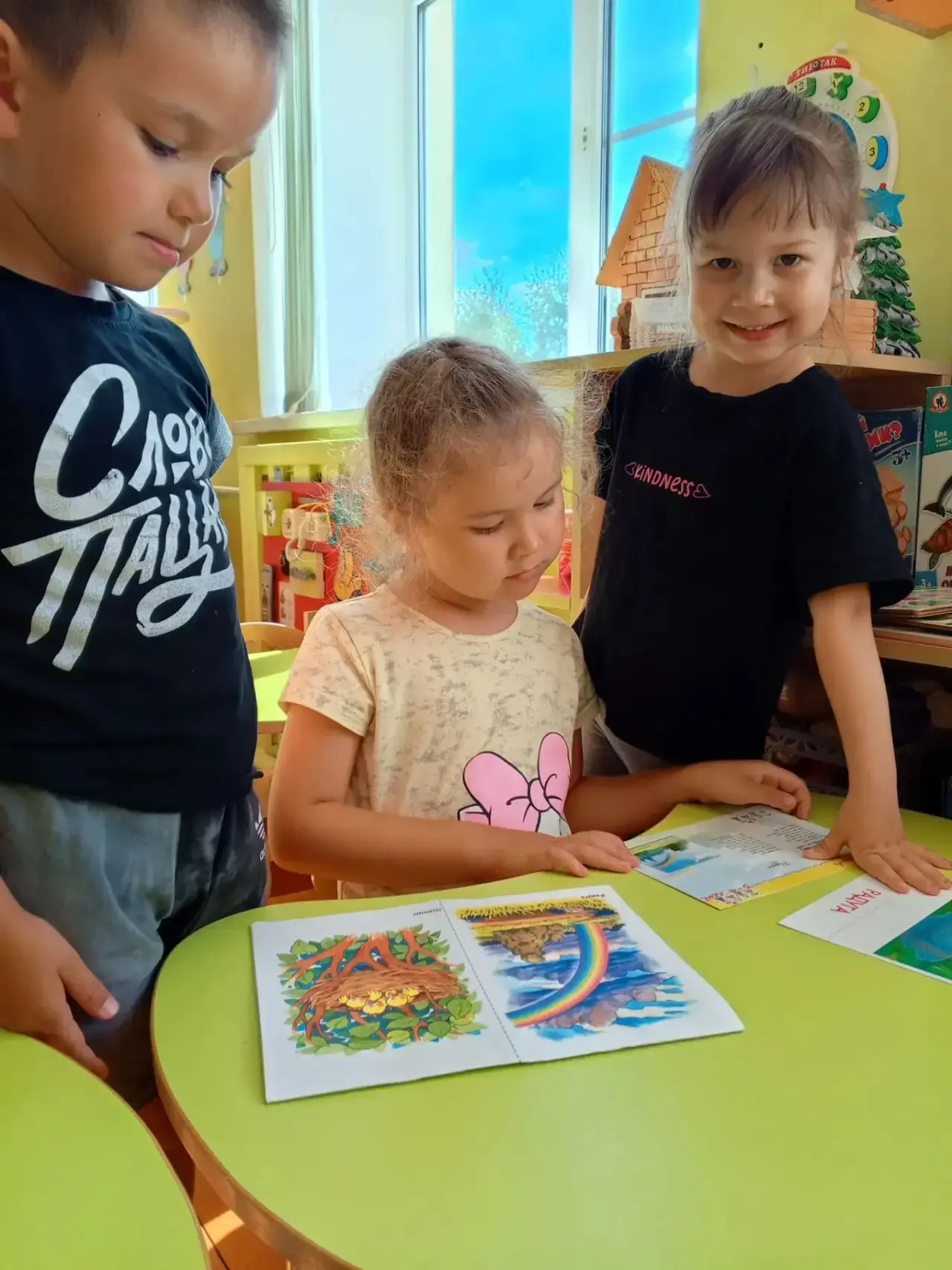 В нашем детском саду прошел День радуги. 🌈 
Это был один из волшебных дней. Ребята познакомились с 