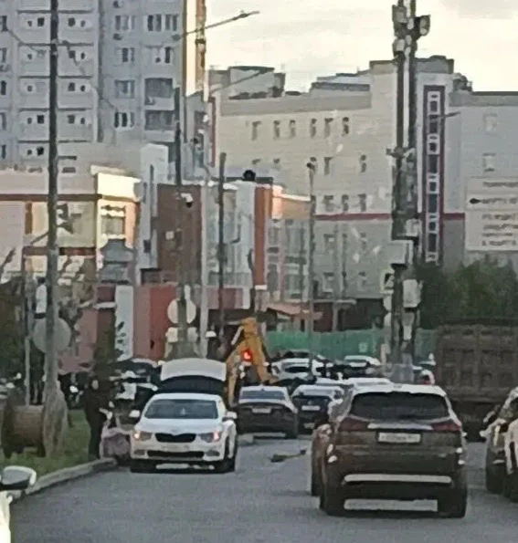 Сегодня у метро Некрасовка сбили девушку на самокате.