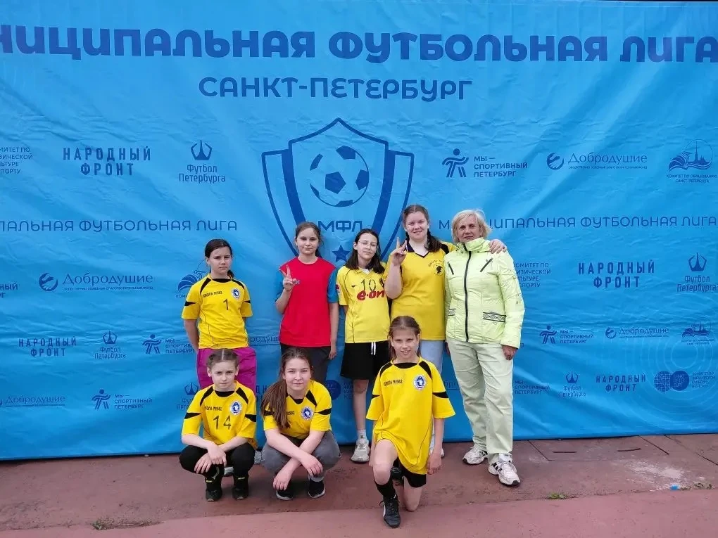 Сегодня ,в последний день учебного года,проходил Кубок закрытия Муниципальной футбольной лиги. Игры 