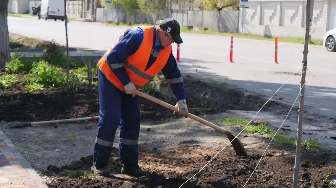 Хозяйственно-эксплуатационная служба продолжает системную работу по наведению санитарного порядка и 