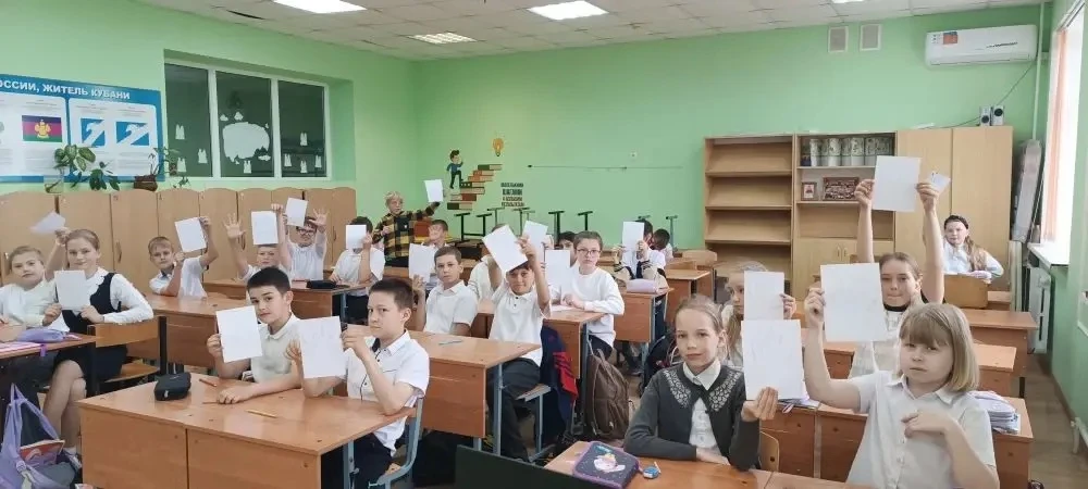 🛡️ 4 Г класс покоряет «Цифровую скалу»! В 4 Г классе прошло необычное занятие с педагогом-психологом