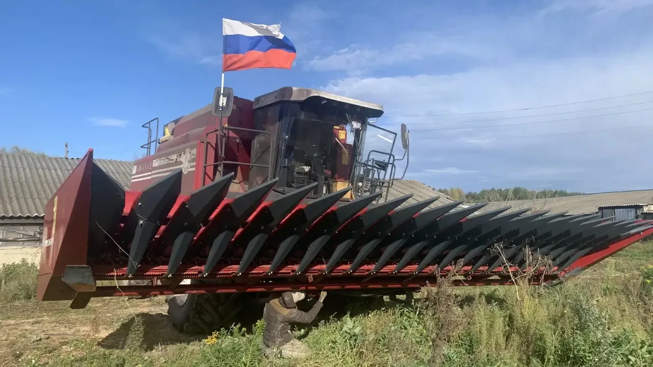 Нам очень понравилось работать на жатках НАШ в прошлом году. А сейчас они идут еще и об...