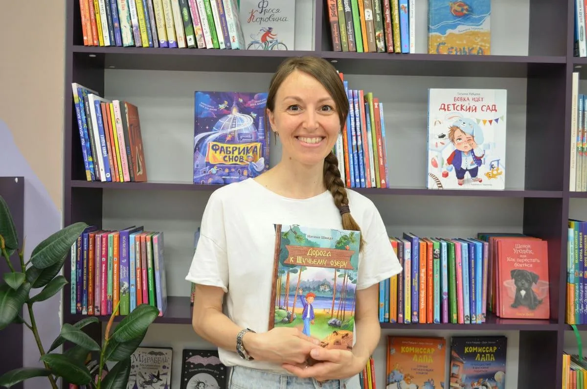 «Дорога к Щучьему озеру»: в библиотеку заглянуло книжное чудо! ✨
 
Есть встречи, которые согревают д
