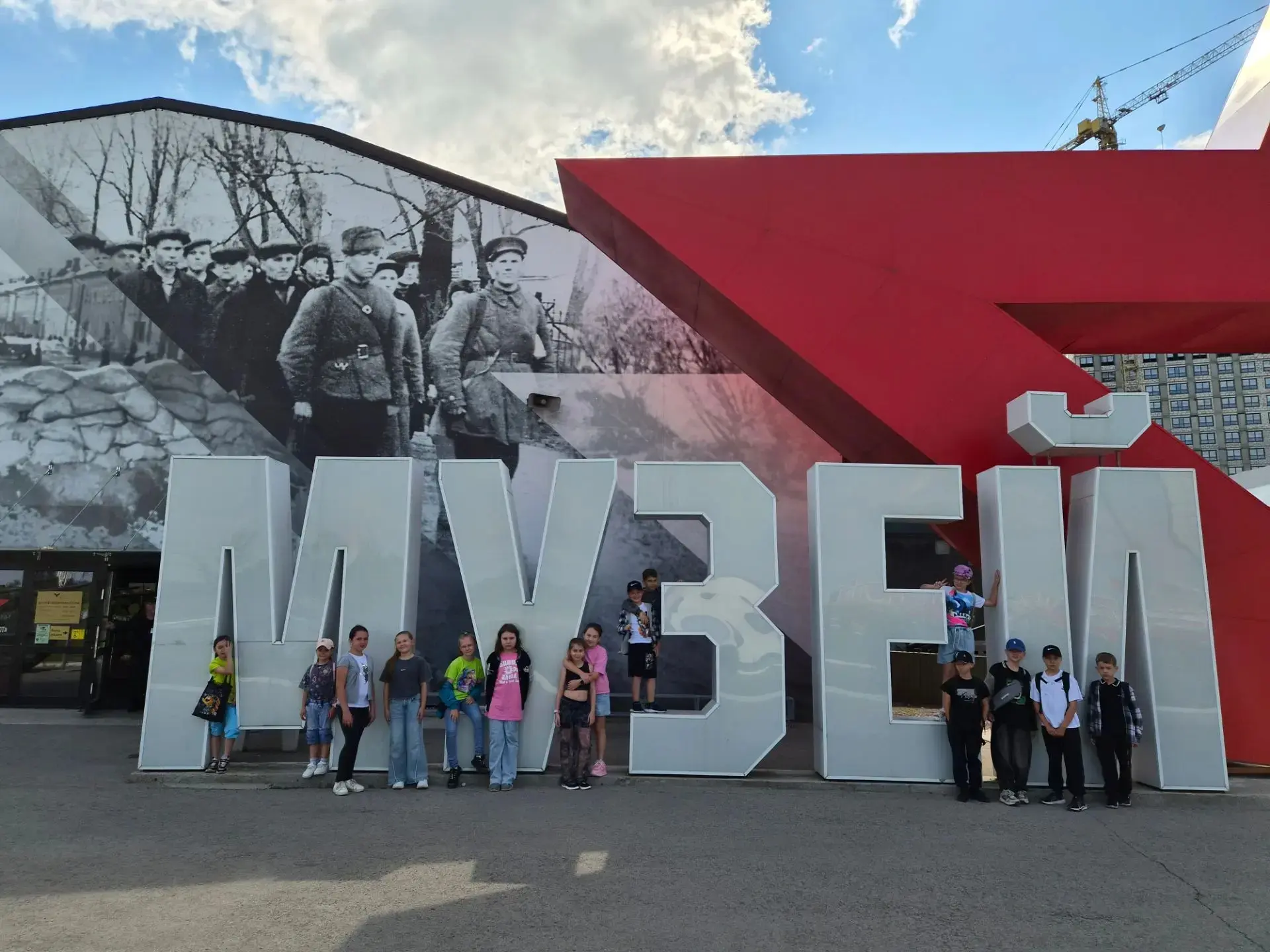 Наш лагерь сегодня в Музее обороны Тулы 🏛️🎖️

Посетили уникальный иммерсивный музей на территории 