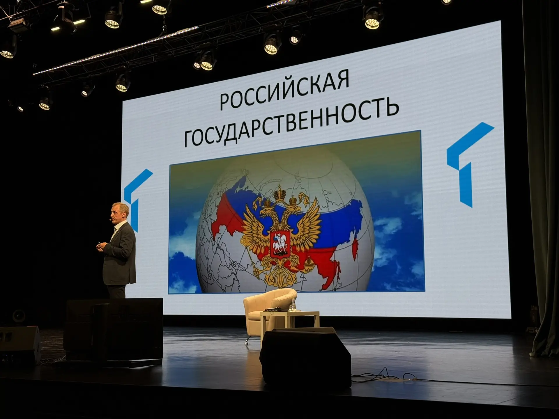 «О сложном – простыми словами» – именно так первокурсники ТюмГУ описывают встречу с заместителем губ