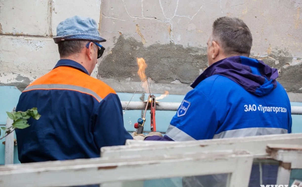 Владелец коттеджа в Мясново оплатил долг за газ, когда к нему приехали отключать ресурс