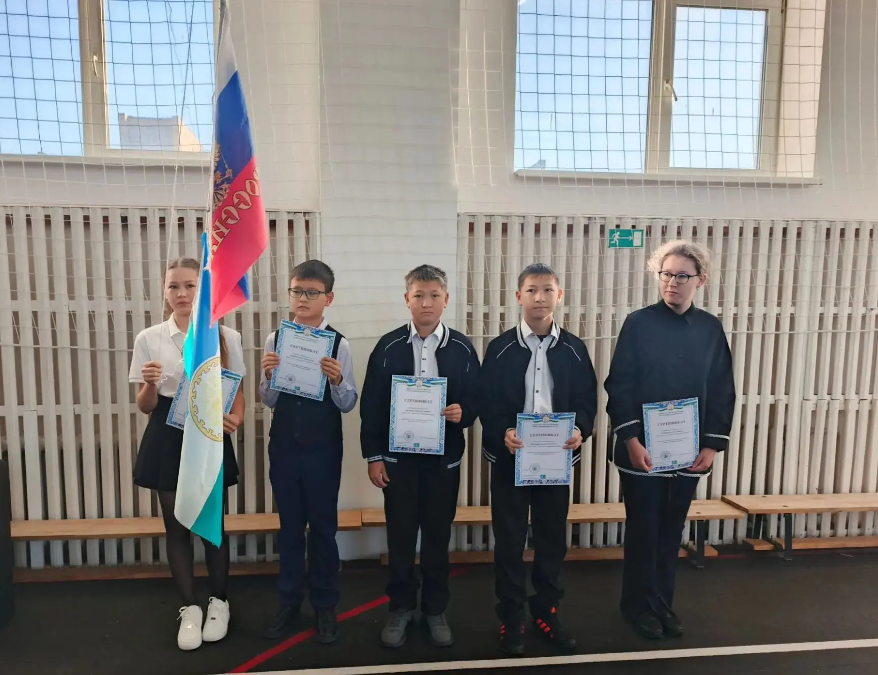 Новая учебная неделя в нашей школе началась с главной традиции — церемонии поднятия Гос...