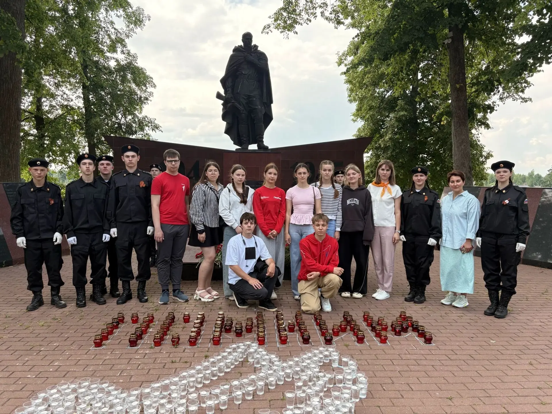 2⃣2⃣ июня — День памяти и скорби🕊

📆В этот печальный день активисты первичного отделения Движения 