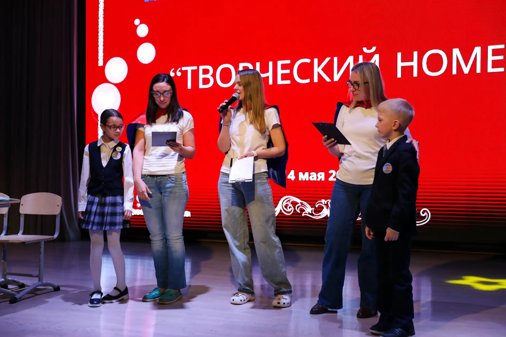 📌 Альбом с фотографиями  Лучшие из лучших: родительские комитеты вышли на сцену 💫  Сегодня в ИТШ №77