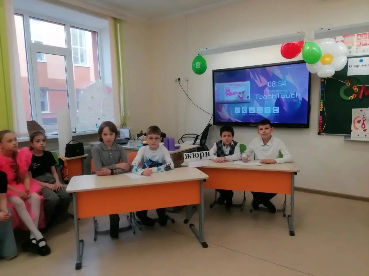 В преддверии весеннего праздника 8 Марта в  начальной школе  МАОУ "Школа №10" прошли внеклассные мер