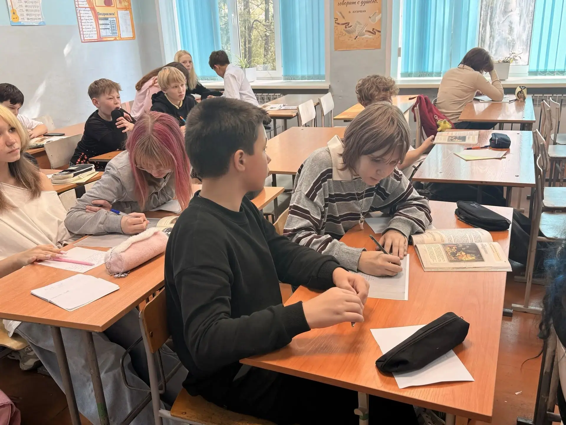 🎶 «Музыкальный кроссворд: угадай мелодию!» — весело в 7 В классе! 🎶