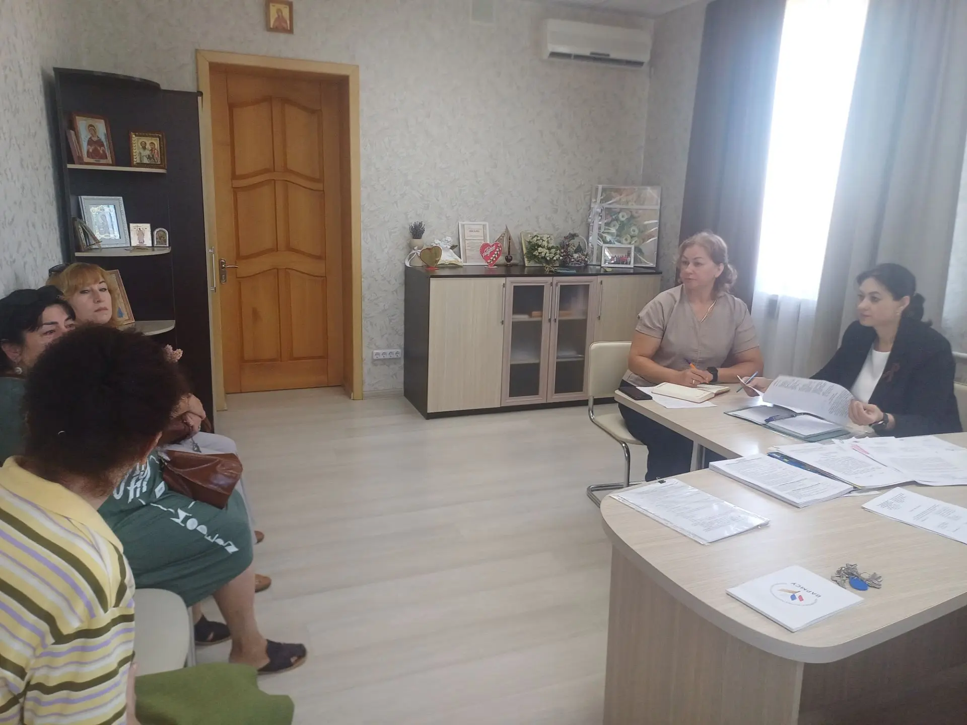 📋 Совместно с начальниками отделов и управлений социальной сферы провела приём граждан по личным во