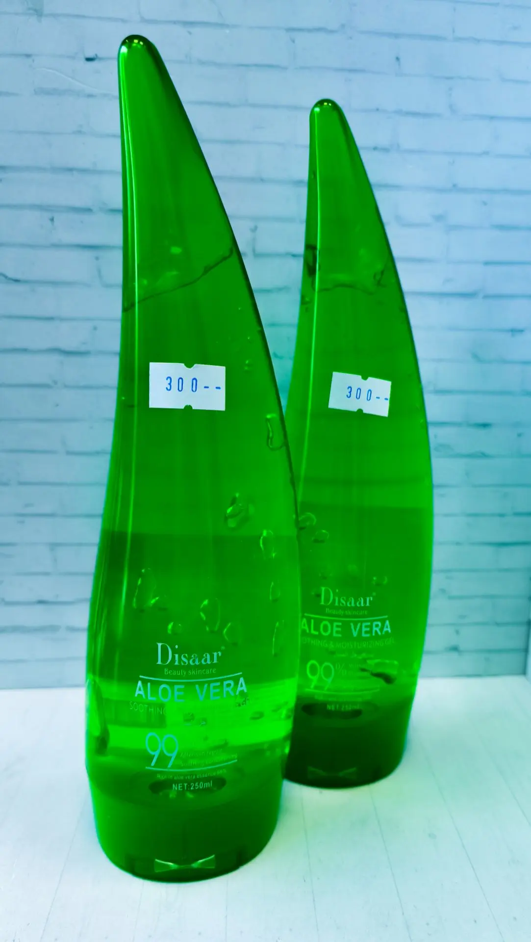 Увлажняющий гель для лица и тела Aloe Vera.
На 99% состоит из натурального сока алоэ вера.  Благодар