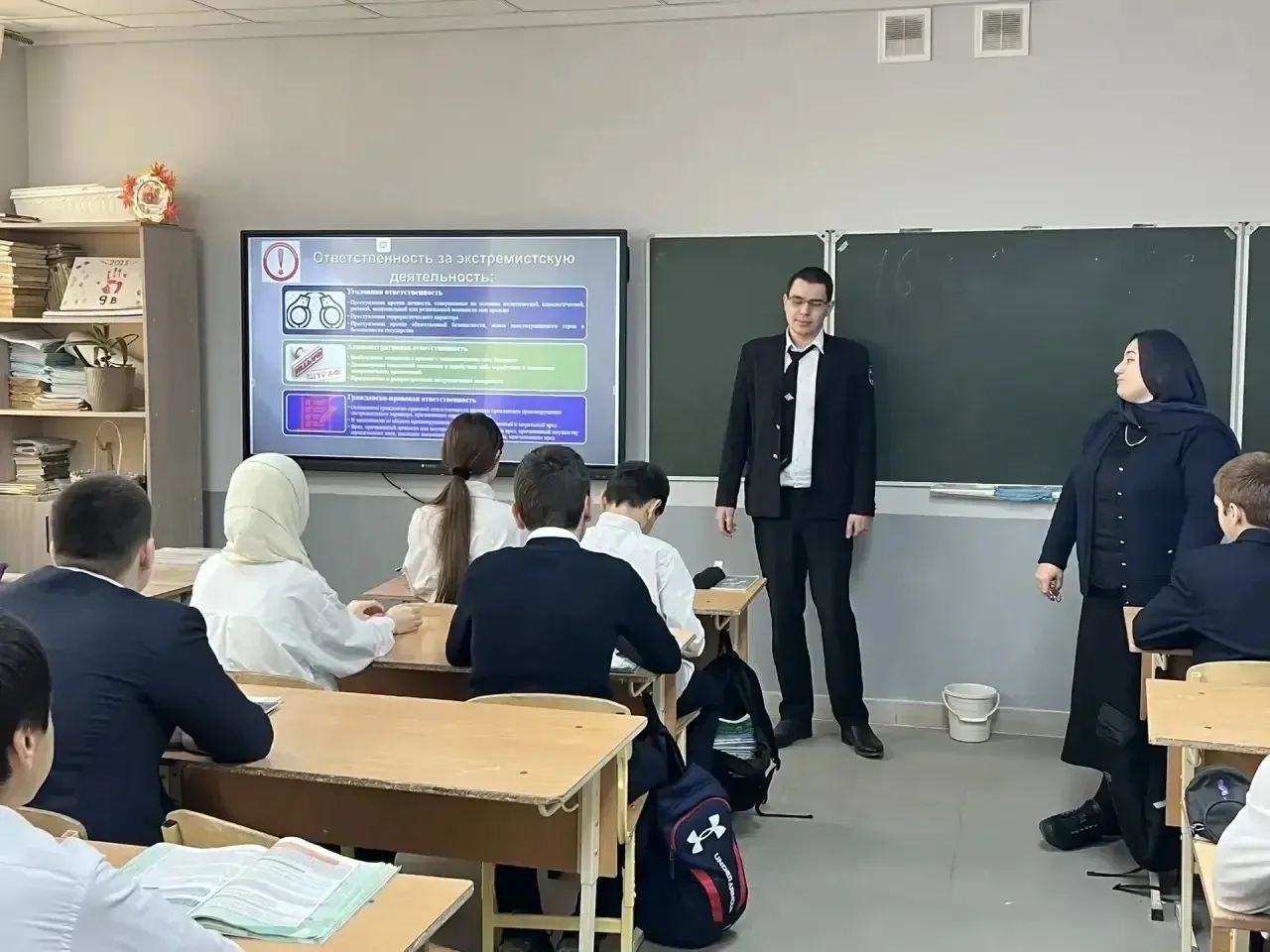 Проведение профилактической беседы в 8-х классах  Сегодня в 8-х классах нашей гимназии состоялась вс