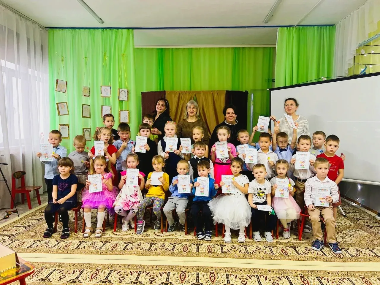 Ежегодно, по традиции в нашем детском саду проходит конкурс чтецов приуроченный сразу к...