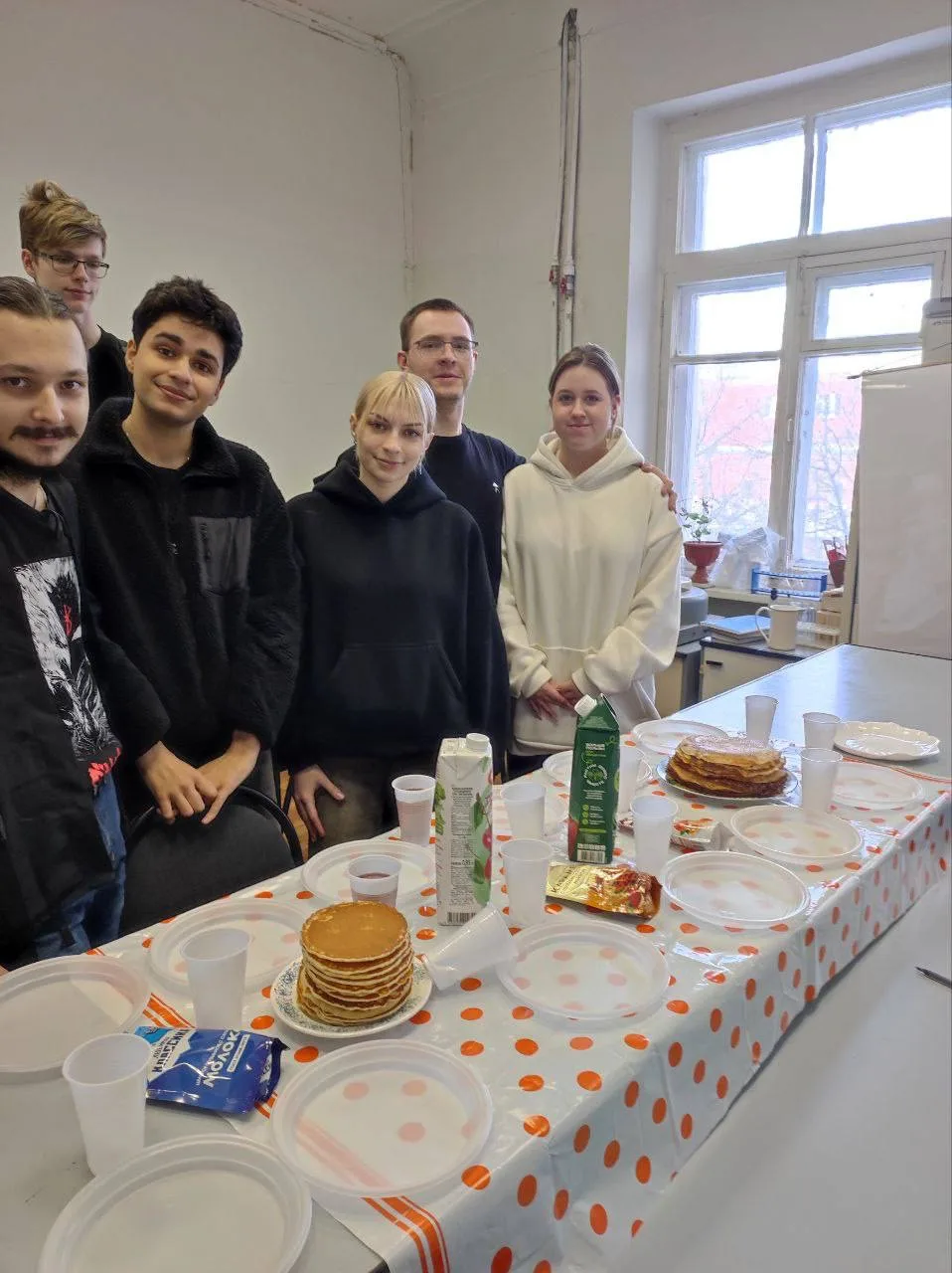 Добрый день, РОСБИОТЕХ 🥞  Как проходит ваша масленичная неделя. Наши вон уже и на парах блины навора