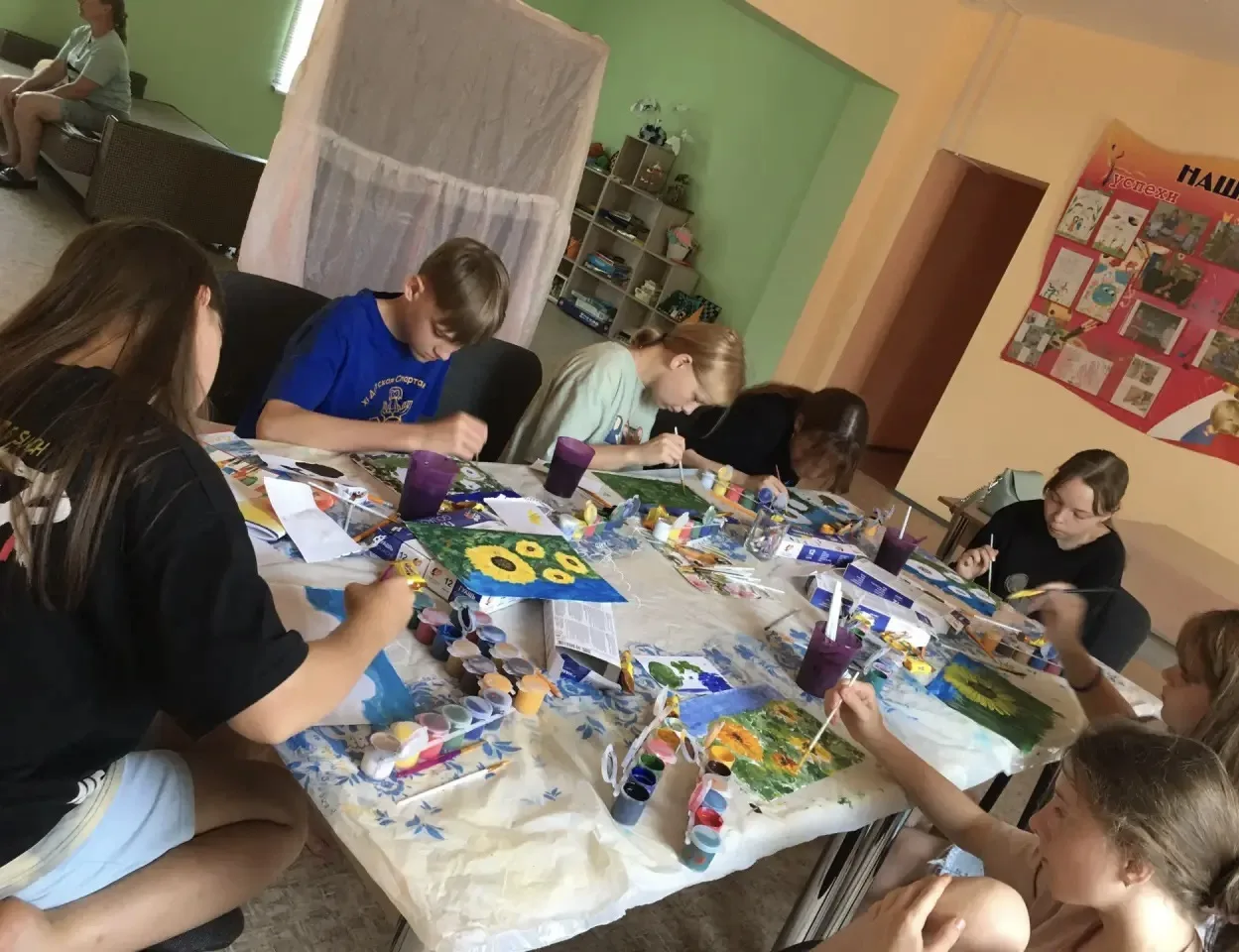 Сегодня атмосфера творчества и вдохновения наполнила наш лагерь.                                 Сос