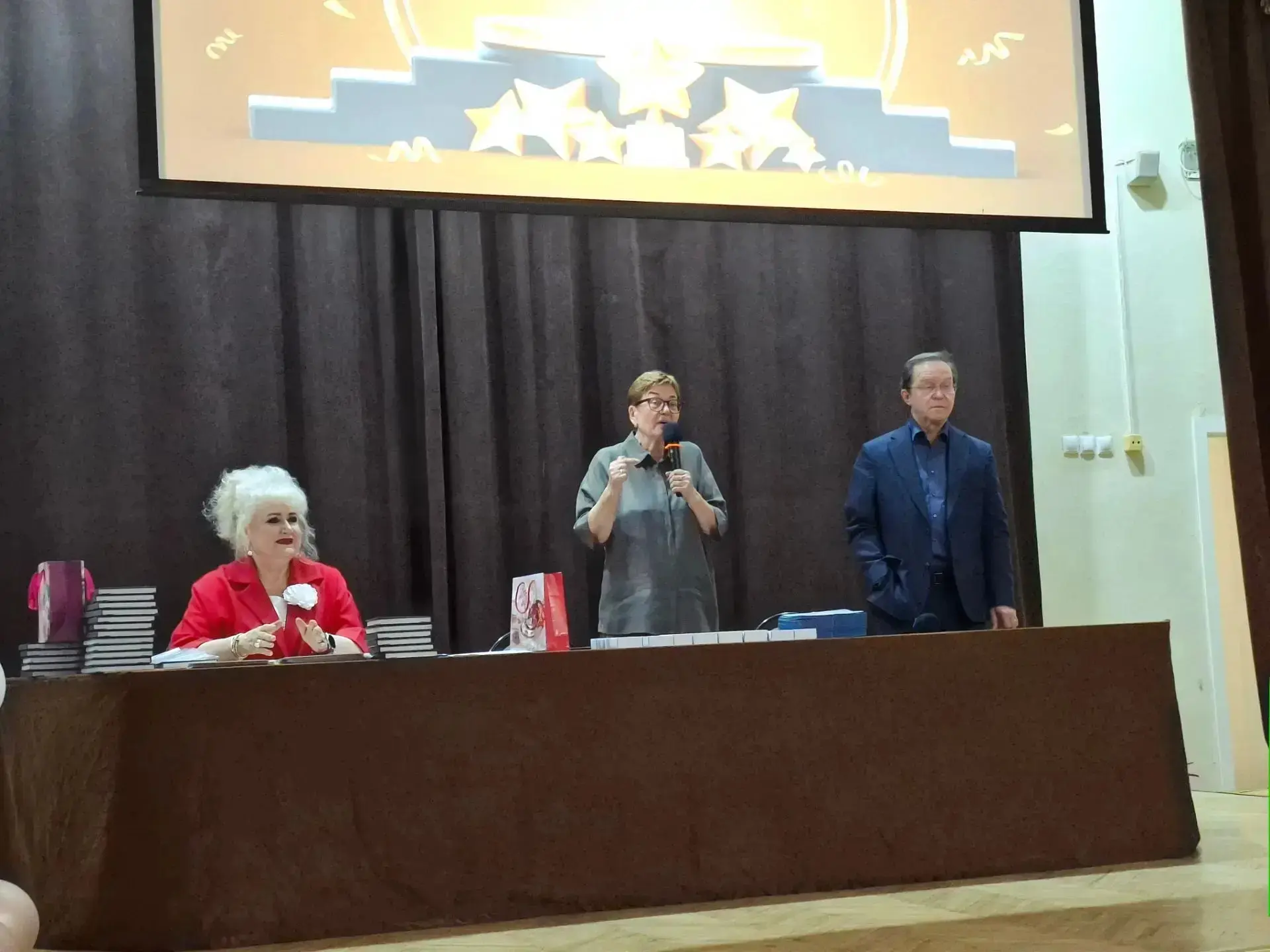 🌸Выпускной вечер во 2 школьной здании...
Прощание, полное любви и благодарности… 

Вчера  наша боль