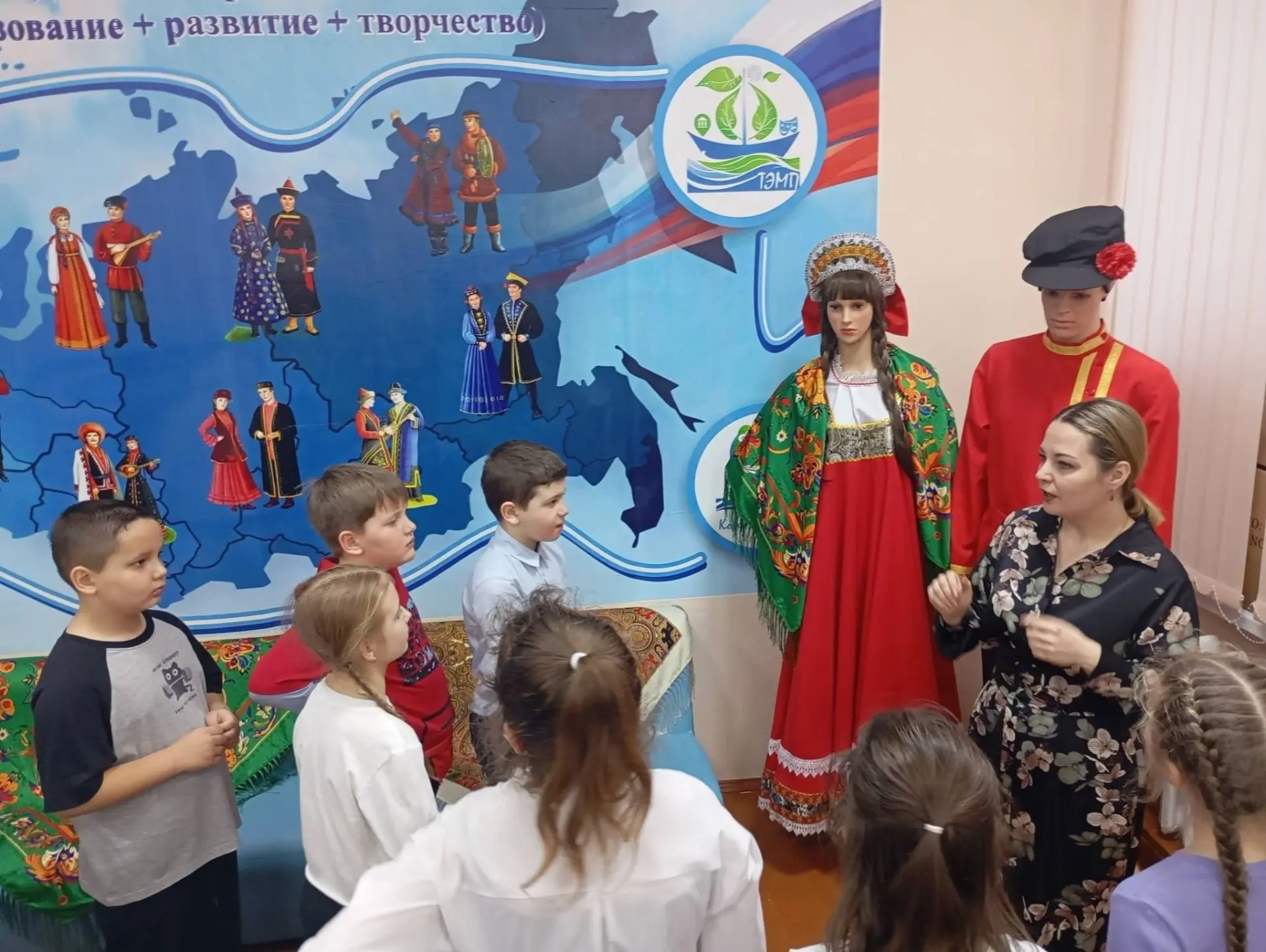 ✨Сегодня обучающиеся МБОУ "Еткульская СОШ" совершили настоящее погружение в мир русской культуры! 🤩 