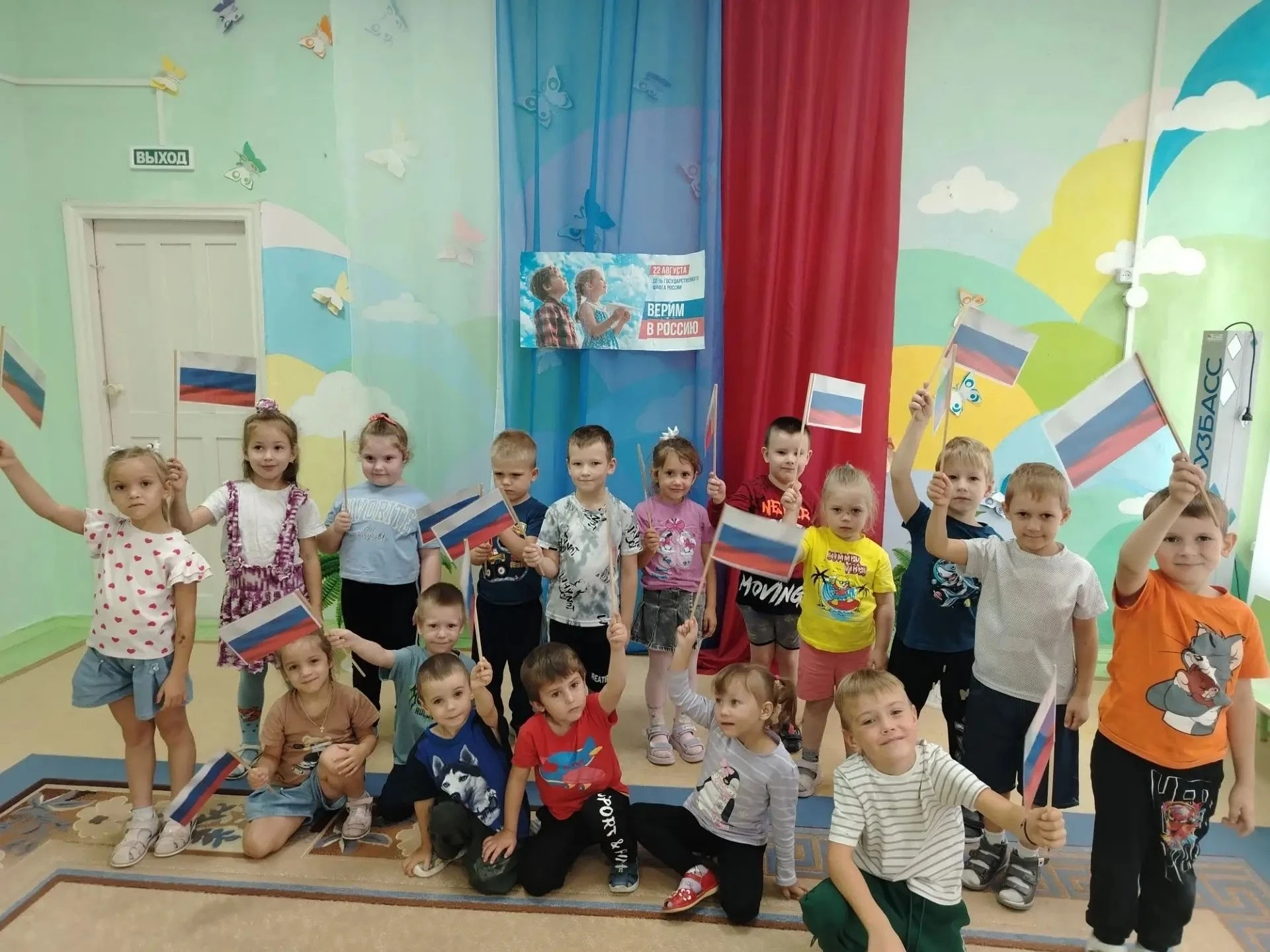Белый – облако большое,