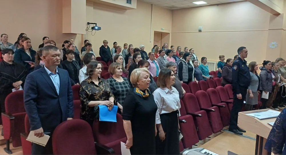 Все проблемы от безделья? На родительском форуме, организованном в Качугской школе №2, искали ответ 