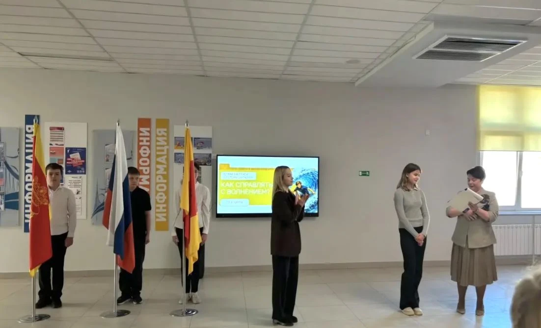 🇷🇺 ТРАДИЦИОННАЯ ЛИНЕЙКА | РАЗГОВОРЫ О ВАЖНОМ 🇷🇺  Учебная неделя началась с торжественной церемонии в