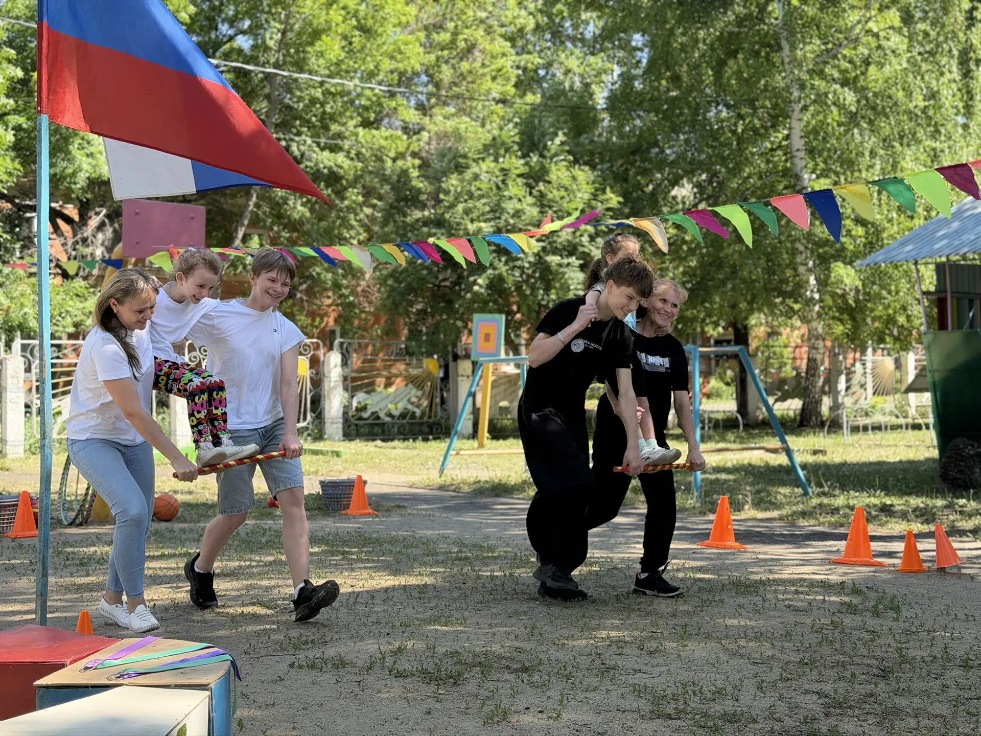 ⚽️Спортивный праздник в детском саду: «Мы - спортивная семья»

☀️22 мая на спортивной площадке было 