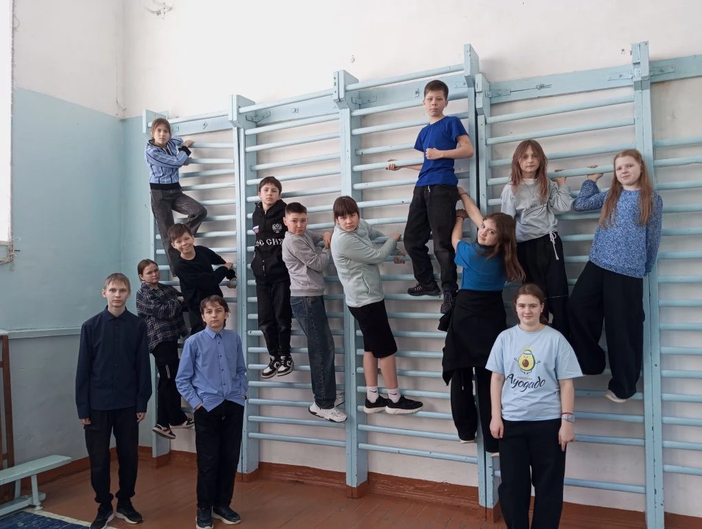 🎉 В 6Б классе прошла долгожданная «Цветная неделя», которая стала настоящим праздником творчества, д