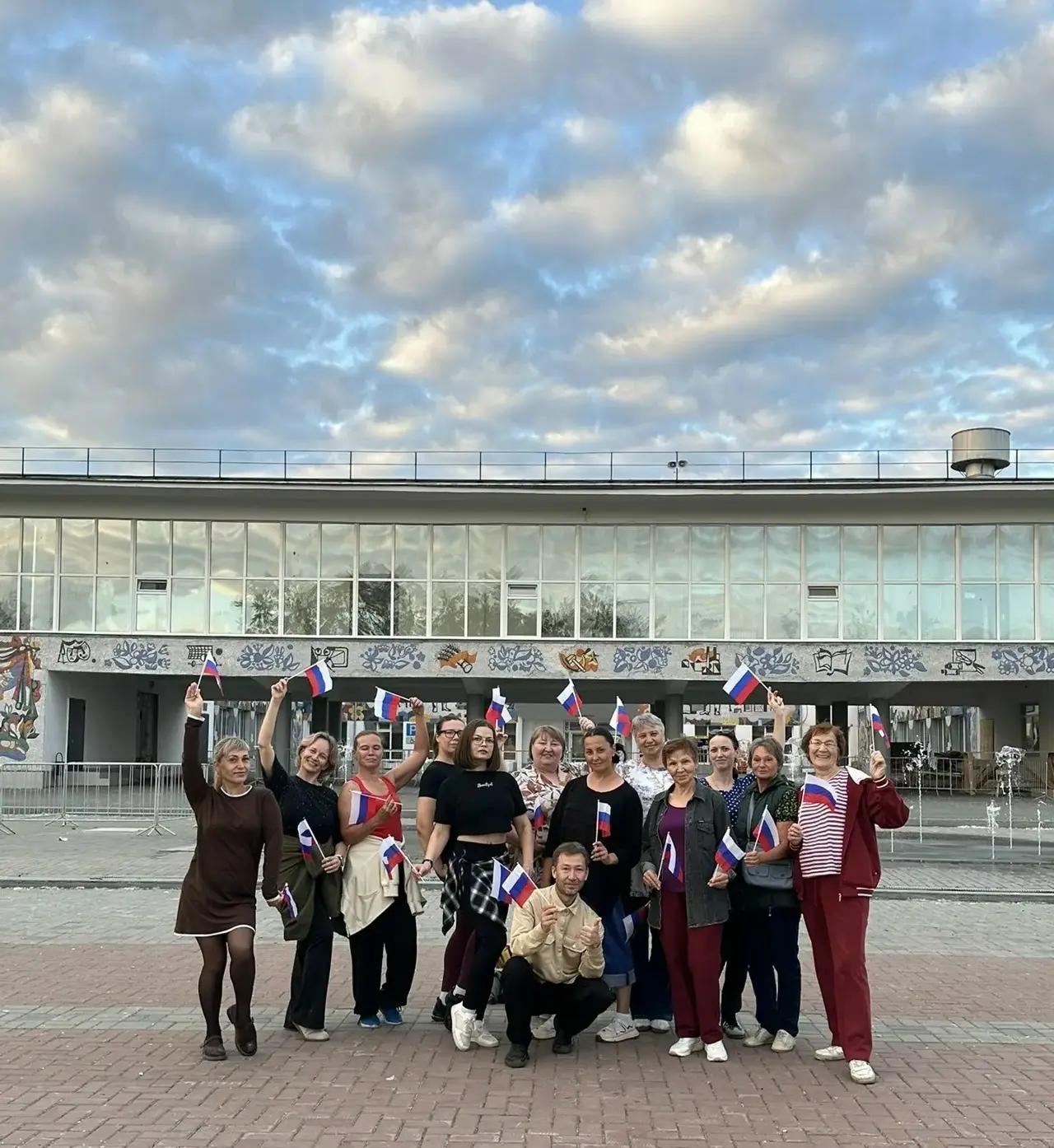 Танцевать может каждый!

В День России в Арамили состоялся торжественный старт летнего проекта «ФанТ