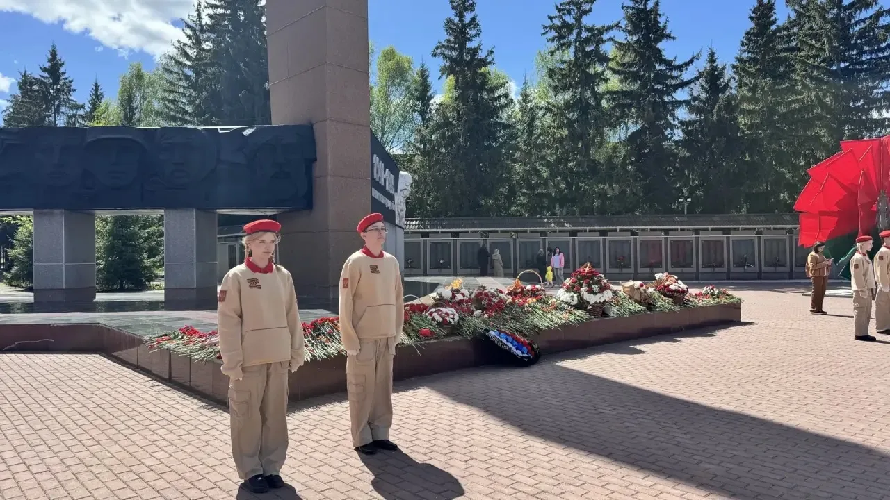 🇷🇺 Память, которую нельзя забыть.  Сегодня обучающиеся нашей школы приняли участие в Вахте Памяти на