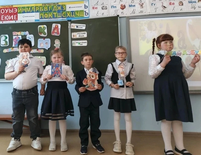 🎓 Прощание с Азбукой: первый большой праздник первоклассников!

🤩В нашей школе состоялось яркое и 
