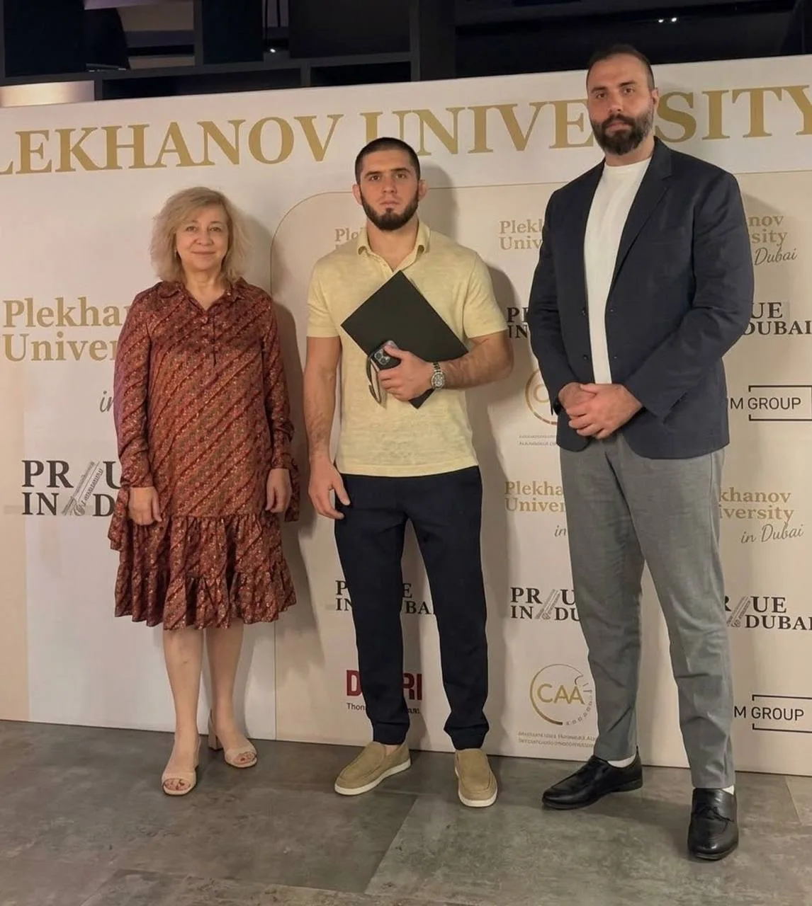 Ислам Махачев поступил в магистратуру Университета Плеханова в Дубае.