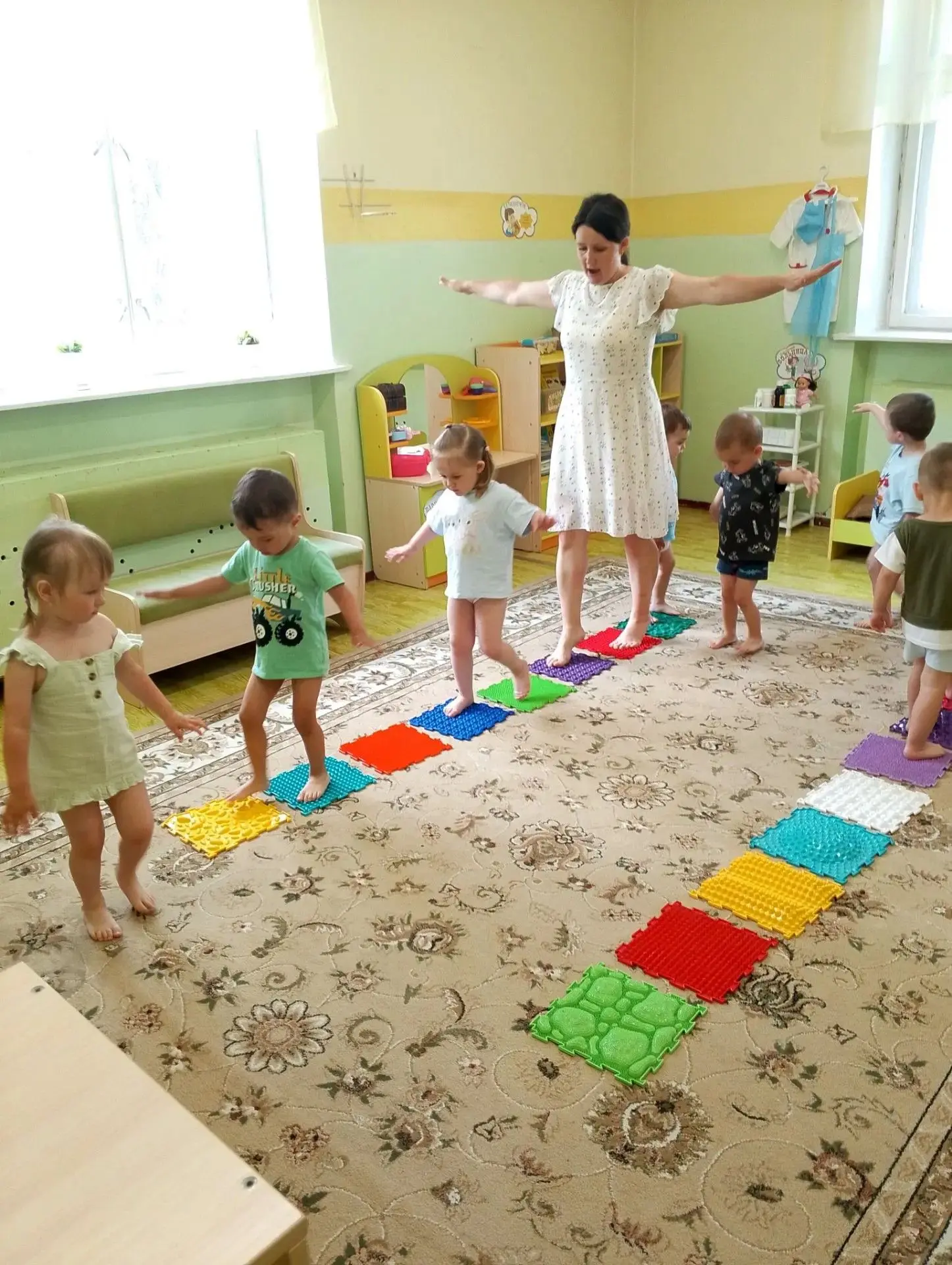 Дорожки здоровья/ Сәламәтлек юллары
Ходьба по массажным дорожкам – это прекрасное средство тренировк