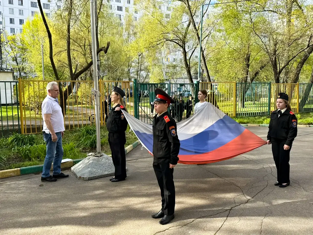 НАЧИНАЕМ ПОНЕДЕЛЬНИК С ТРАДИЦИЙ 🇷🇺  По-настоящему весенний понедельник мы начали по традиции с торже