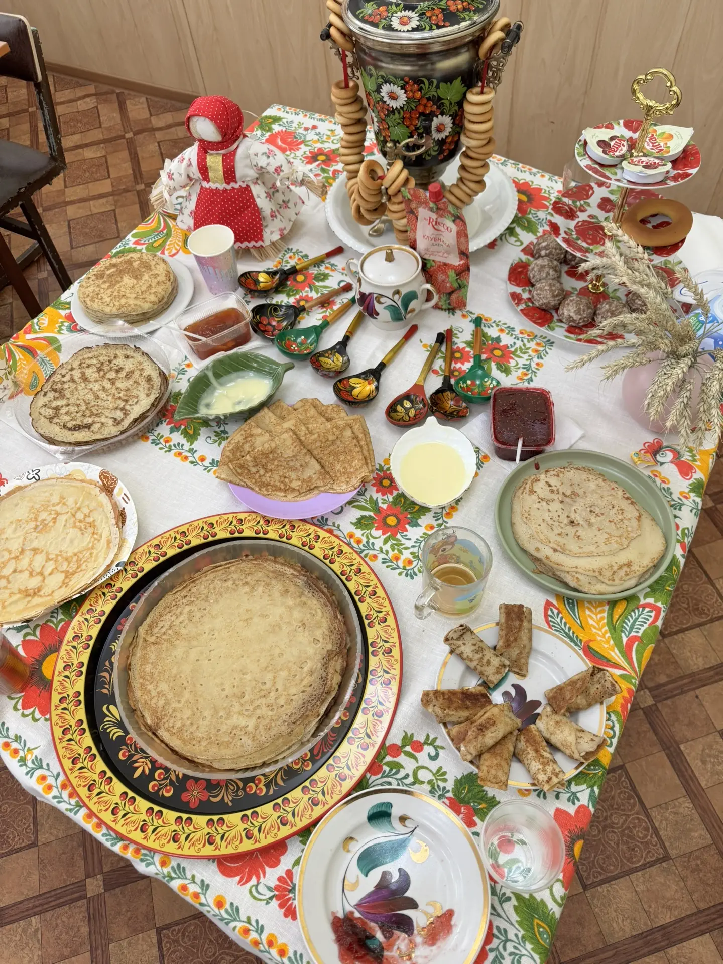 Масленица в самом разгаре 🥰 Гимназисты 3 класса А поздравляют всех с Масленицей ☺️ Мамы - кудесницы 