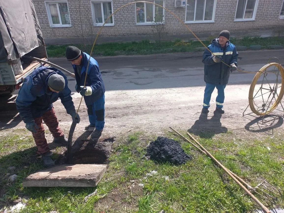 Ликвидация засора канализационной сети (кошачий наполнитель, тряпьё) в г. Усмань, ул. Т...