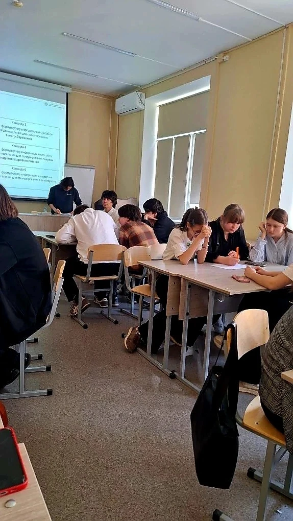 #профориентация  👨‍🏫В апреле учащиеся нашей школы приняли участие в серии увлекательных мероприятий,
