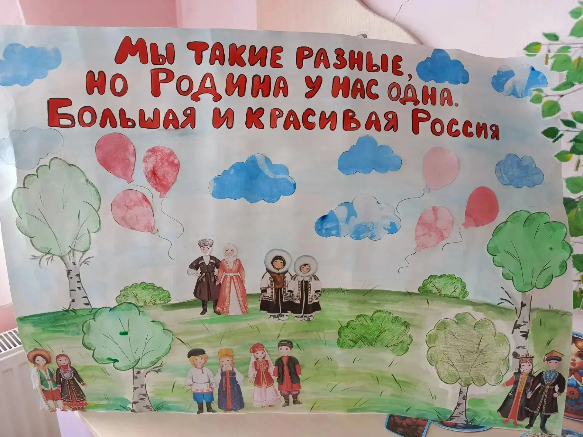В канун праздника «День России», 11 июня, в детском саду "Ягодка" прошёл мастер‑класс по рисованию н