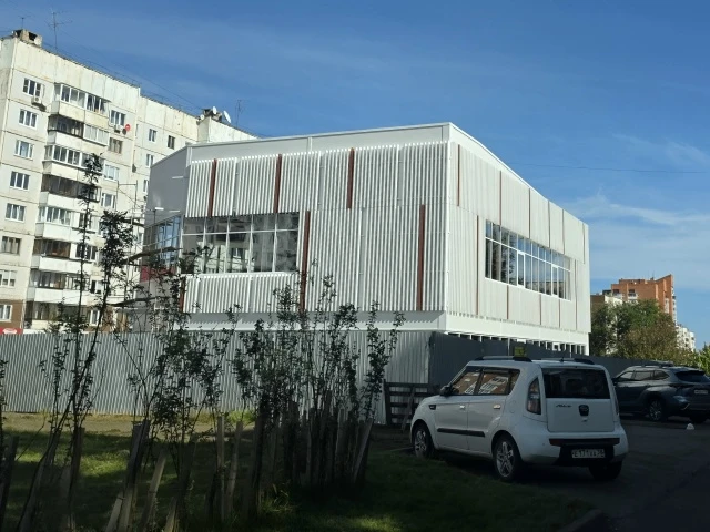 Посреди прогулочной зоны улицы Советской завершается строительство нового объекта.