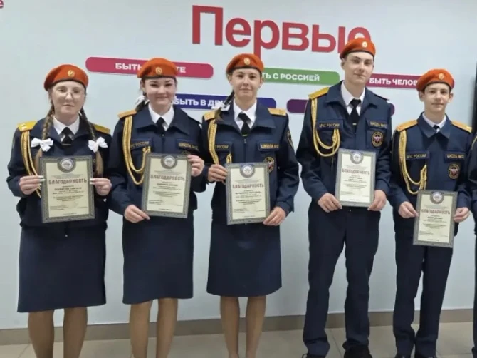 ✅7 сентября новая учебная неделя началась с поднятия флага Российской Федерации, исполн...