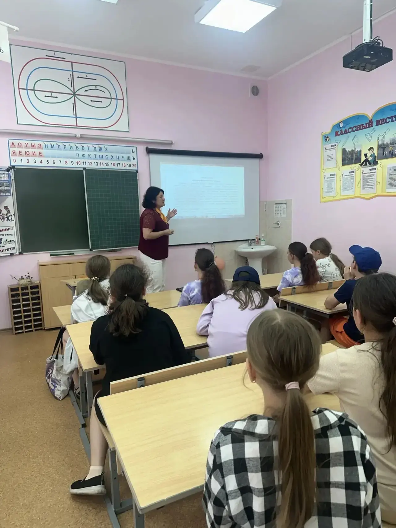 В школьном лагере было проведено увлекательное мероприятие  посвященное " Дню молодёжи"...