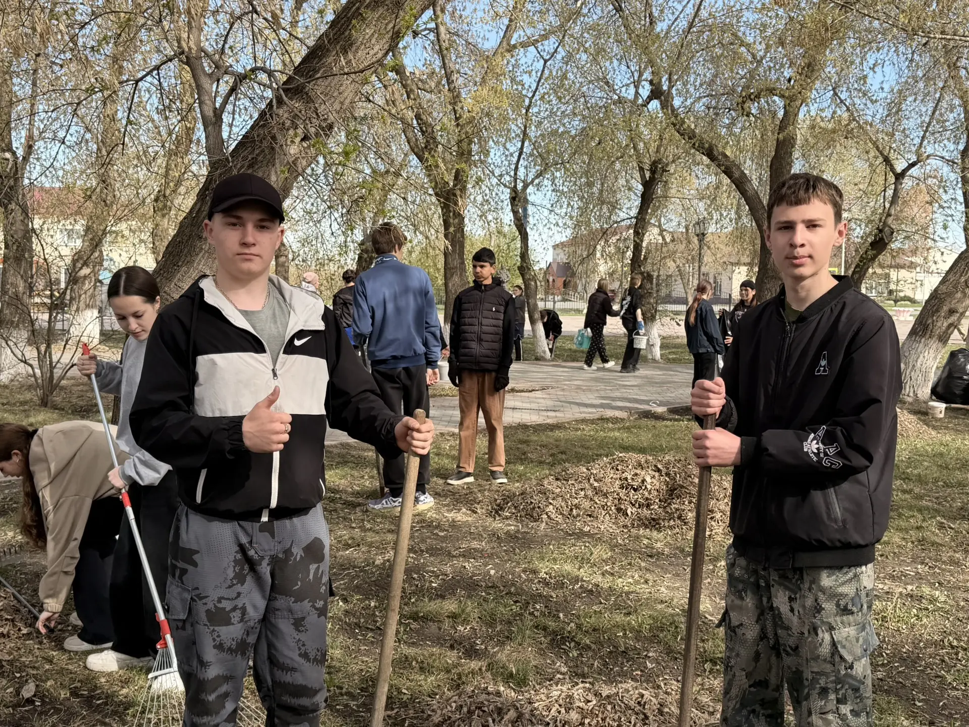 🌳🪾Субботник в Бердюжской школе: вместе за чистоту!  30 апреля 2026 года ученики 5–11-х классов вмест