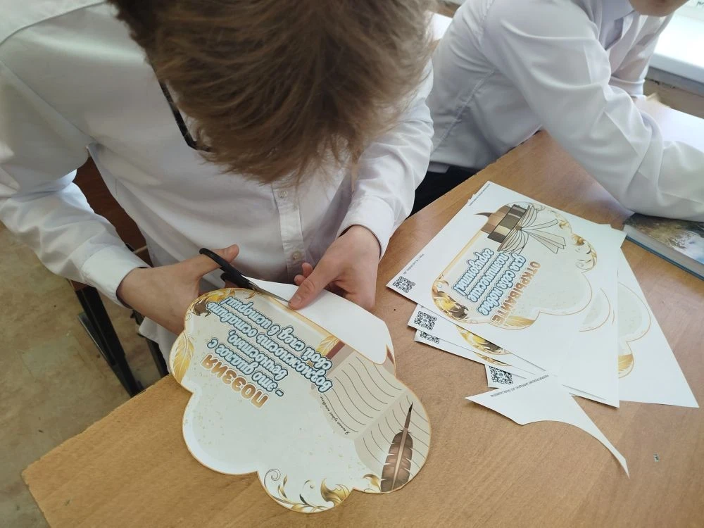 📚 Всемирный день поэзии в школе!  📢 21 марта — день, когда строки оживают, а рифмы звучат громче обы