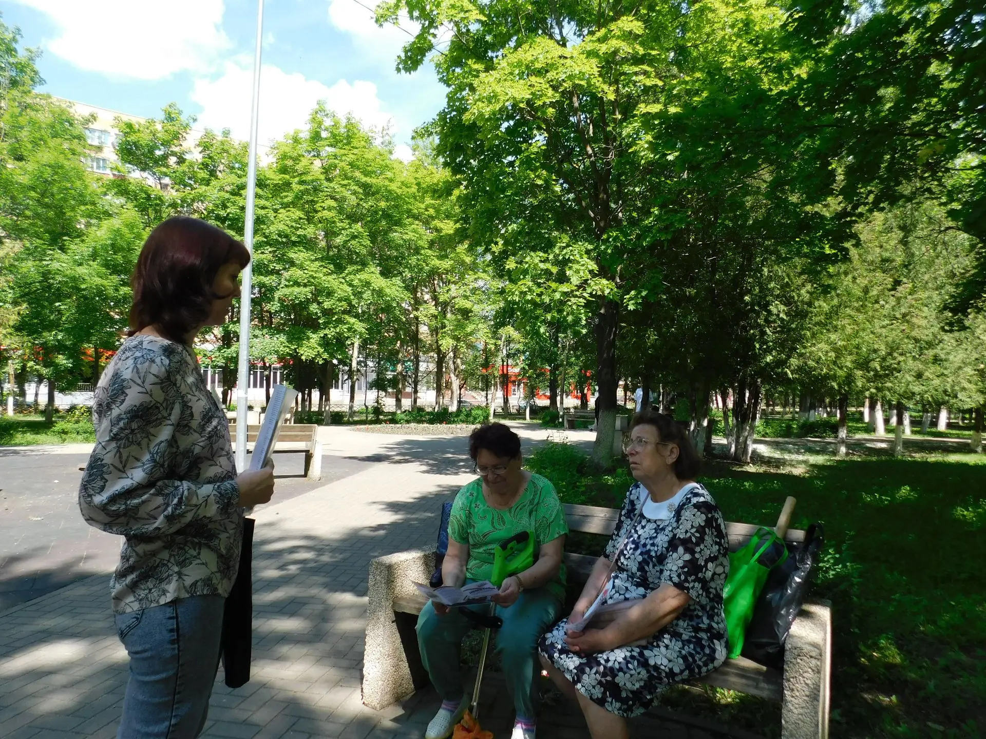 4 июня сотрудники Новомичуринской городской библиотеки провели улично-профилактическую ...