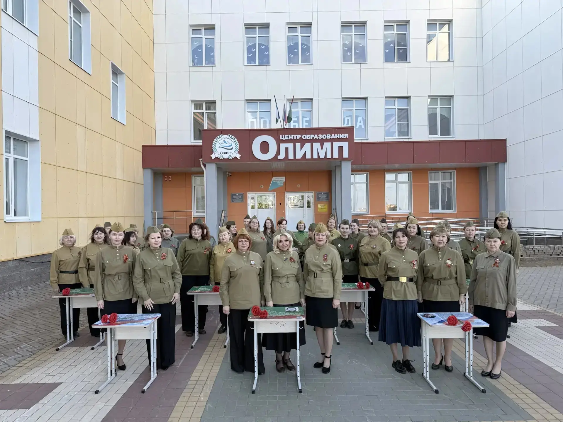 Учителя и обучающиеся Центра образования «Олимп»  вышли на короткую, но очень важную акцию — флешмоб