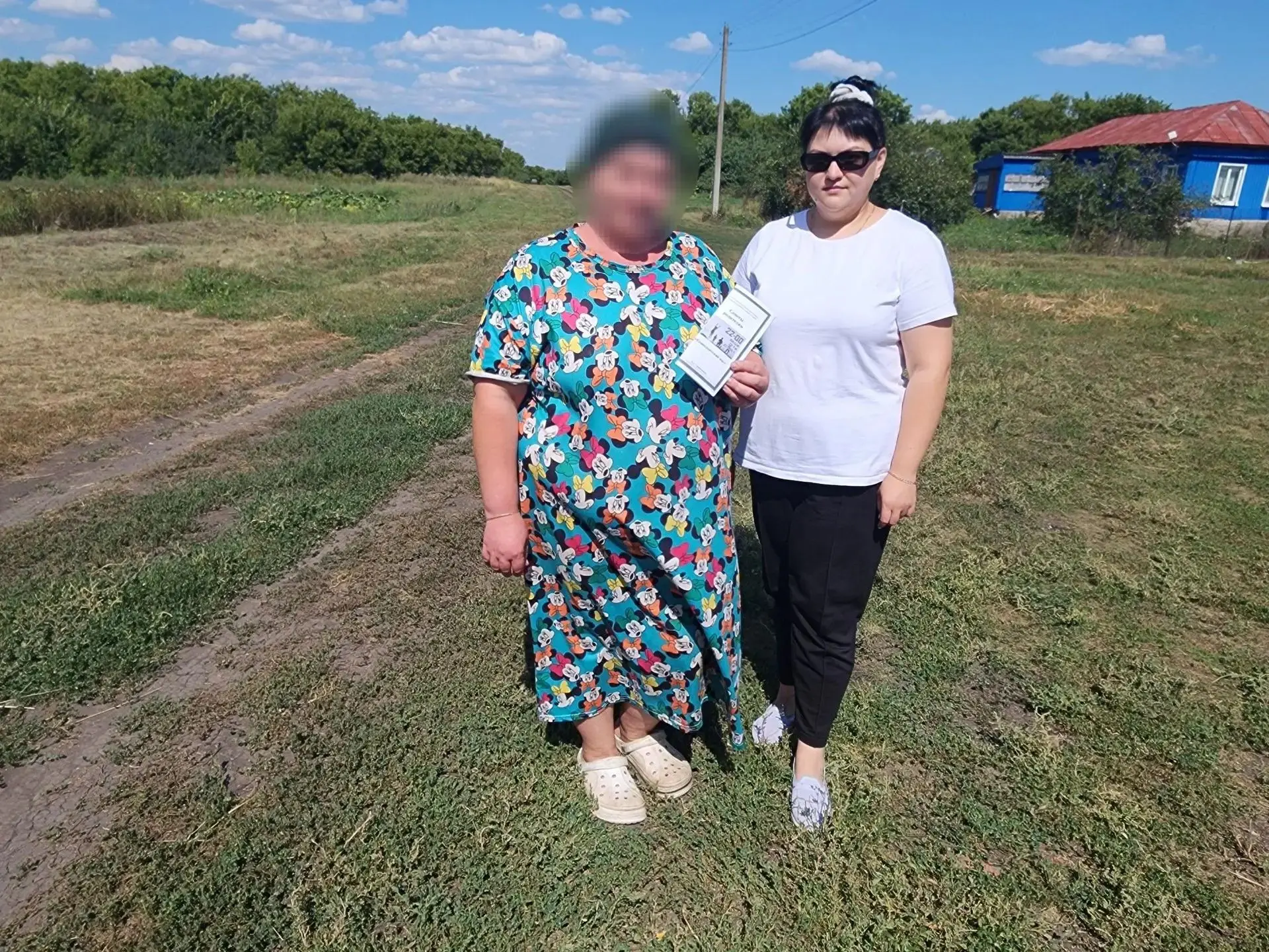 Специалисты ГАУ СО КЦСОН Самойловского района провели акцию по распространению буклетов...